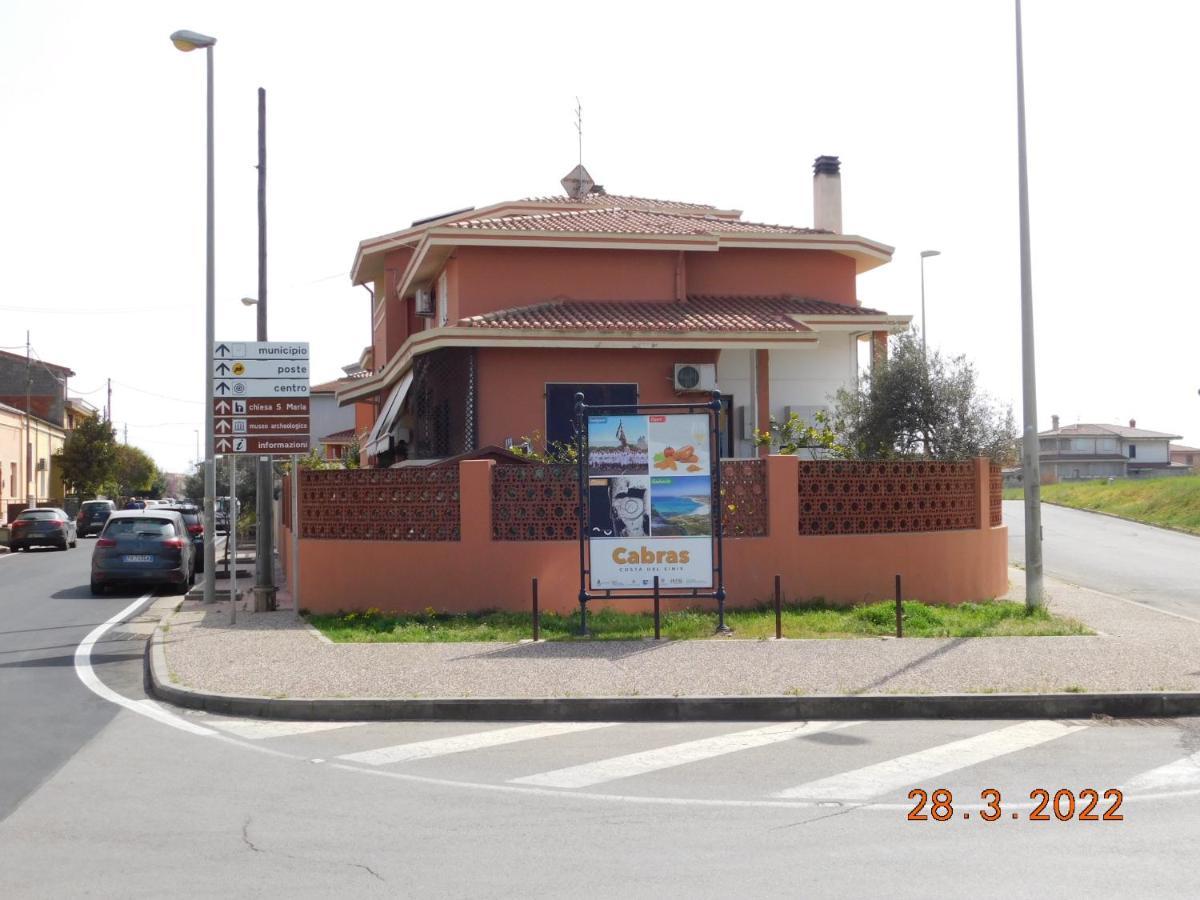 B&B Divino Cabras Exterior photo