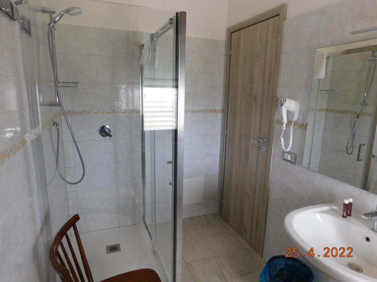 B&B Divino Cabras Exterior photo