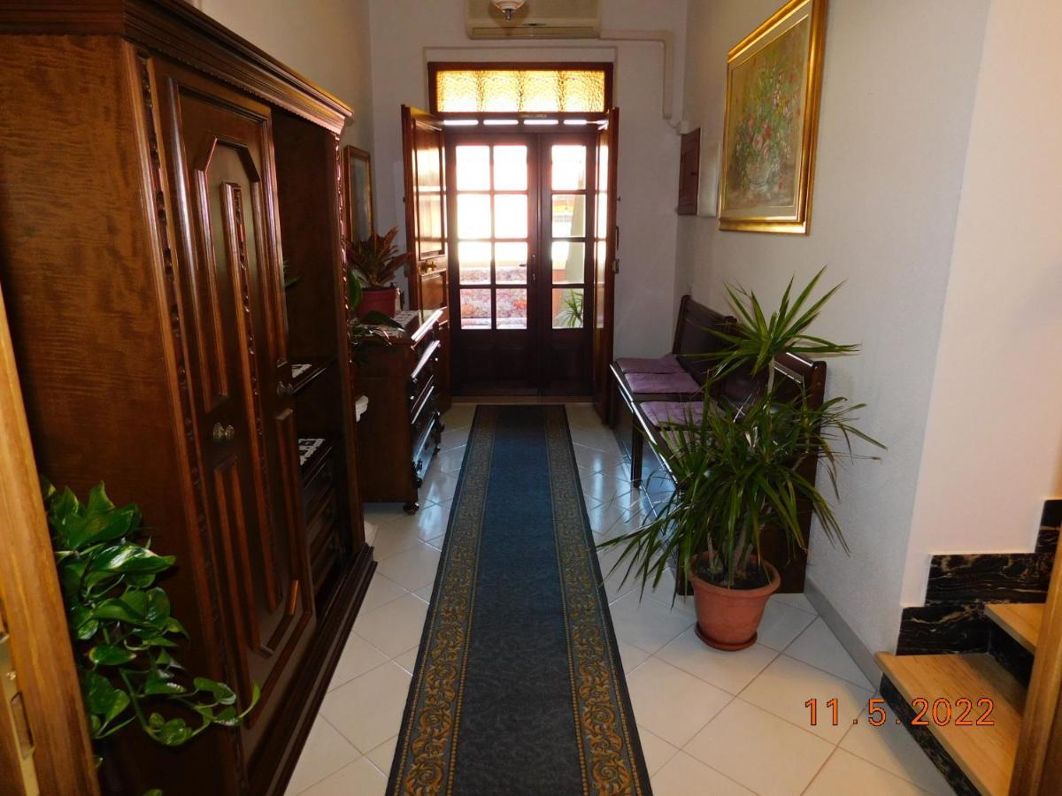 B&B Divino Cabras Exterior photo