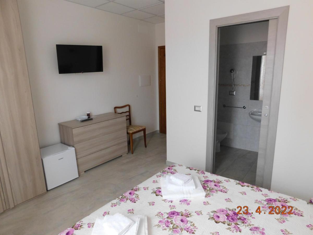 B&B Divino Cabras Exterior photo